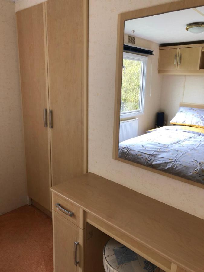 Captivating 2-Bed Static Caravan In Holyhead Llanfachraeth Экстерьер фото